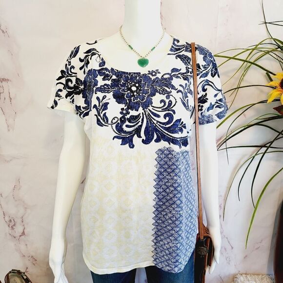 Chico's pullover white tee with blue and yellow print - Picture 5 of 7